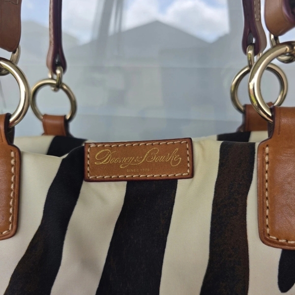 VTG Dooney & Bourke Zebra Print Tote Bag Nylon Leather Trim White Black Brown - Picture 6 of 15